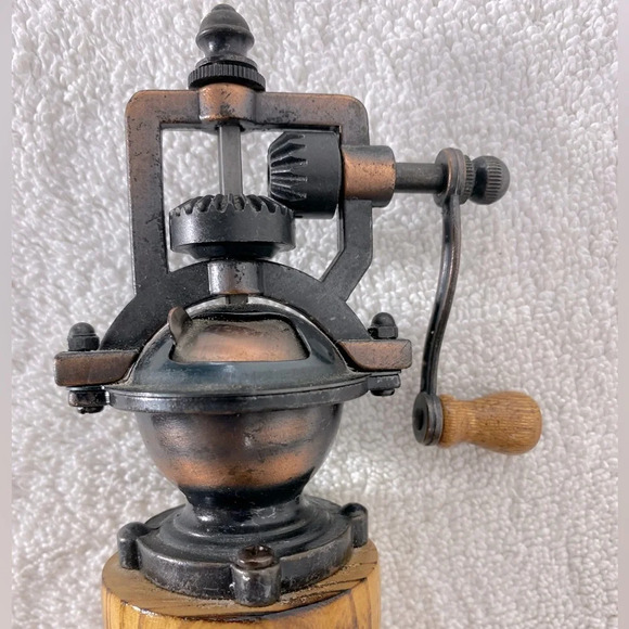 Handmade Antique Style Carved Wood Pepper Mill Pepper  Grinder - Picture 13 of 16